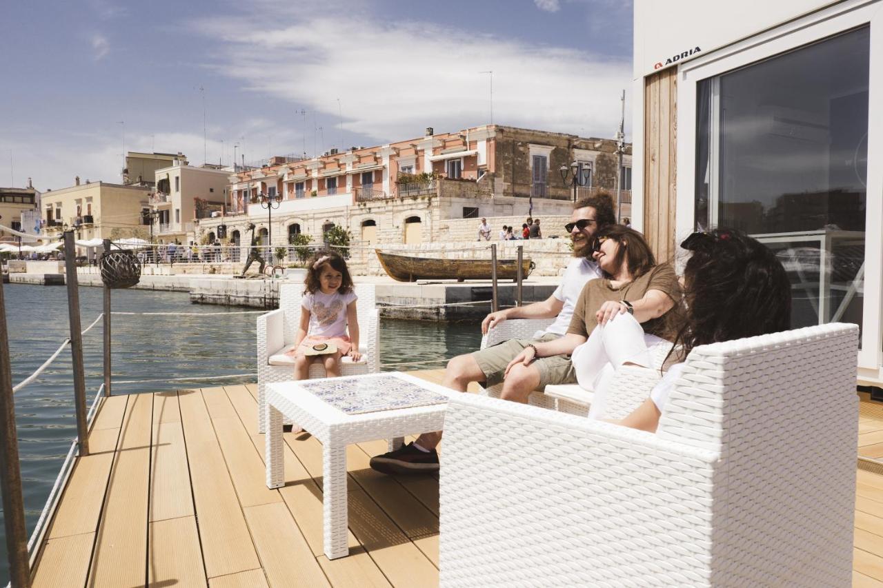 מלון Houseboat Floatart Experience ביצ'לייה מראה חיצוני תמונה