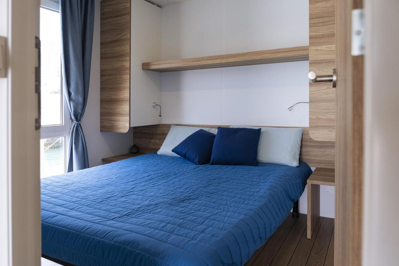 מלון Houseboat Floatart Experience ביצ'לייה מראה חיצוני תמונה